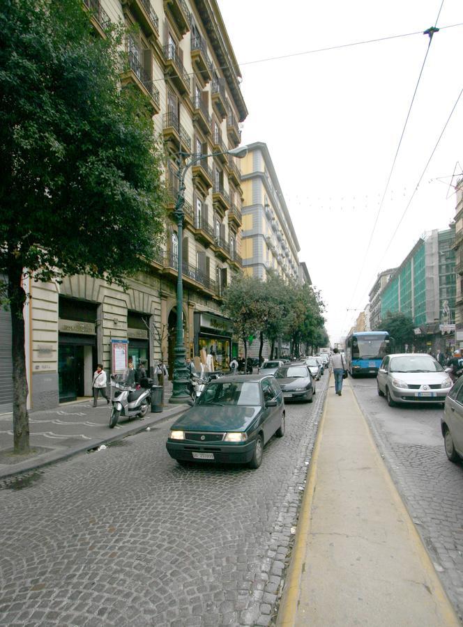 Al Centro E Meglio B&B Napoli Dış mekan fotoğraf