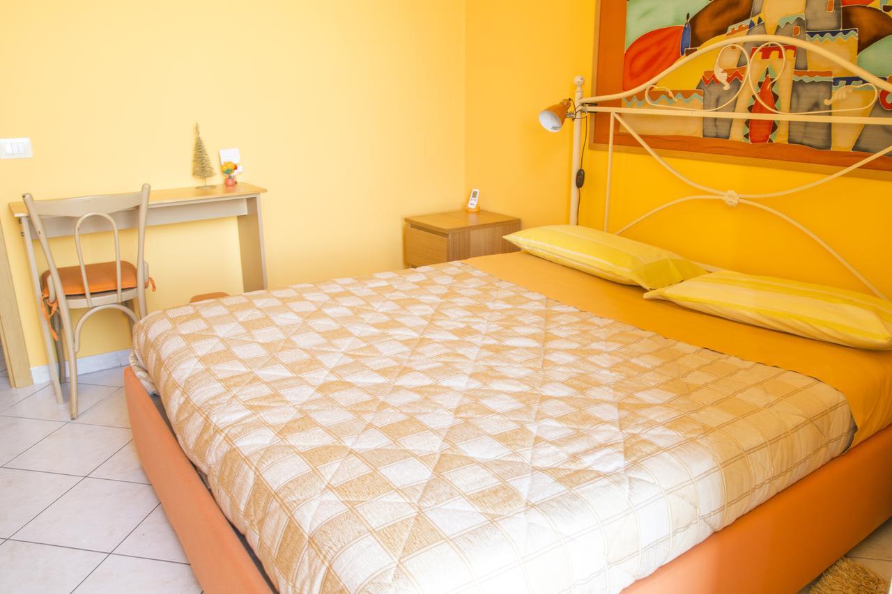 Al Centro E Meglio B&B Napoli Dış mekan fotoğraf